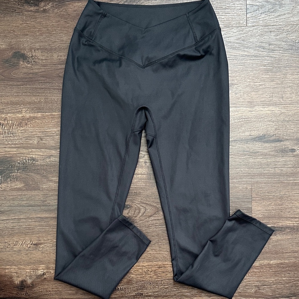1st Phorm Black Shimmer V-Front Leggings